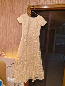 Elegant Beige Gown With 5 Linings (Almost 🆕)