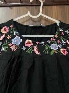 Self Print &amp; Multicolour Embroidery Kurta On Sale