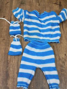 Cute Knitted Baby Outfit