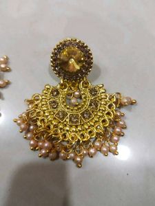 Golden Colour Choker With Earring Pair And Tika