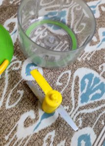 Prestige Vegetable Chopper ( thread loose h)