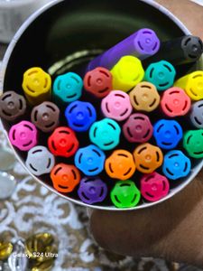 kids colouring pens