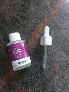 The Derma Co Pore Minimizing face Serum.