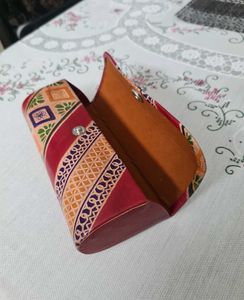 Spectacles or sunglasses case