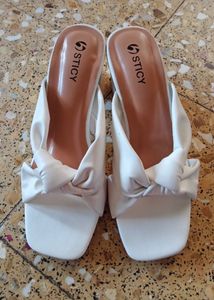 White medium heel