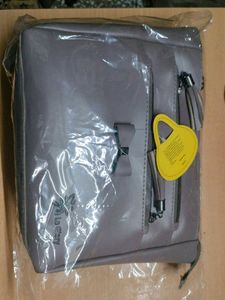 Cute La Carry Handbag