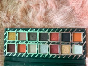 Naughty Kylie Jenner Eye Shadow.