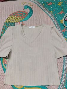 V Neck Top With Puff Sleeves