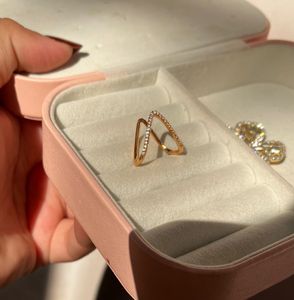 V shape Reversible gold ring
