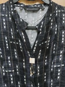 Envy Women Black Patterned Blouse - Size M