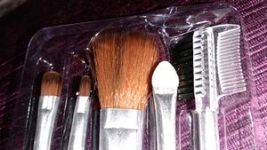 Unused ME&#39;s Brush set (5)