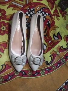 Moodys&#39; Heels with Bow Accent