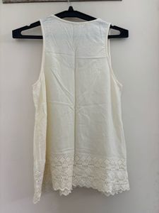 GAP EMBROIDERED HEM TANK TOP