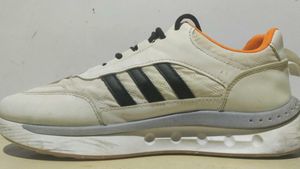 SPORTS SHOES &#34;WHITE AND BLACK&#34;UK-7