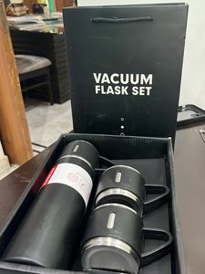 Vacuum Flask Set With 2 Cups