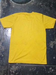 Stylish Yellow Basic T-Shirt – Second Hand