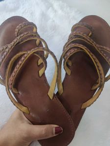 LEATHER SANDALS FOR WOMEN
