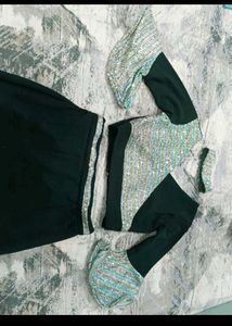 Crop Top With Skirt💚
