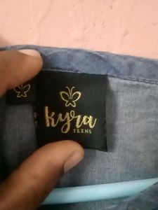 Denim Blue Colour Top With Elastic In Hands