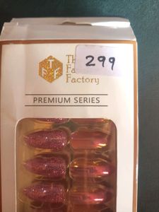 24 Glitter+Crome Nails With Stick On Sticker