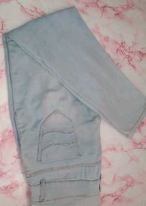 Light Blue High-Waist Skinny Jeans 🦋