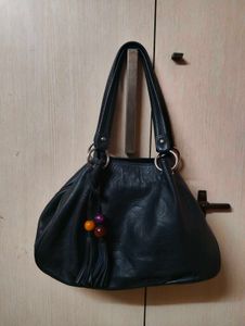 Stylish Black Handbag