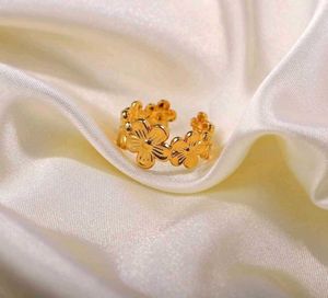 Textured flower ring anti tarnish