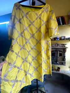 Pretty yellow designer top