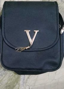 Vintage 'V' Detail Shoulder Bag