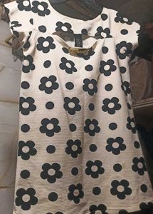 White & Black Flower Aesthetic Casual Cute Top