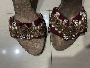 BRIDAL GLASS SANDALS