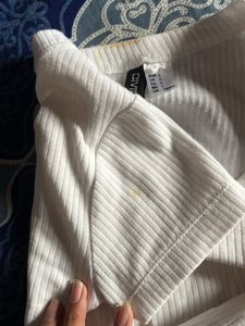 H&amp;M White Fitted Crop Top