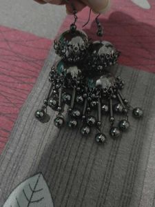 (2 Pair Of Earings)1 Pearl Statement, 1silver