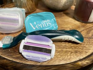 Gillette Venus Razor + 2 Refills