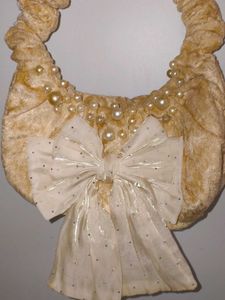 Luxurious Handbag With Removable Hair Bow