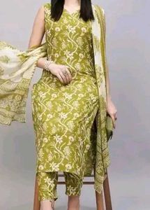 Green Sleeveless Kurta And Pant Set....