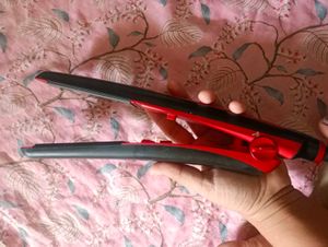 Croma Hair Straightener