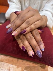 Stylish Purple & Gold Nail Art