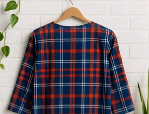 Plaid 3/4 Sleeve Top