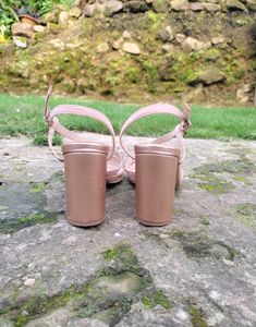 ELLE HEEL