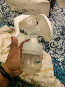 Avent Manual Breast Pump &amp; Bottle