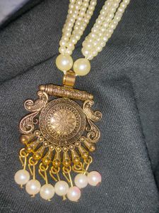 Pearl Necklace with Antique Gold Pendant