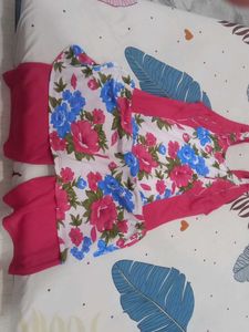 Girl&#39;s Floral Swimsuit