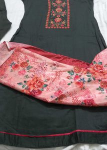 Elegant Embroidered Kurti with Dupatta