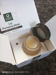 ORGANIC HARVEST lip plumping mask