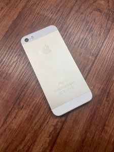 iPhone 5s 16gb Gold In Good Condition With Cover