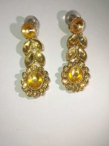 Elegant Gold Tone Necklace Set