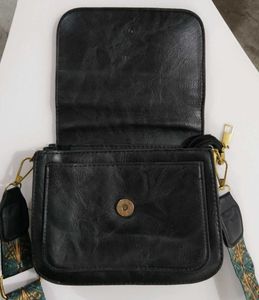 Diva Dale Sling Bag