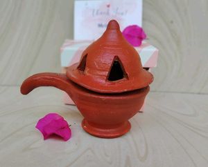 Terracotta kunthirikkam holder