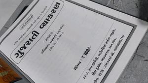 New World In Box Gujarati Grammar Book